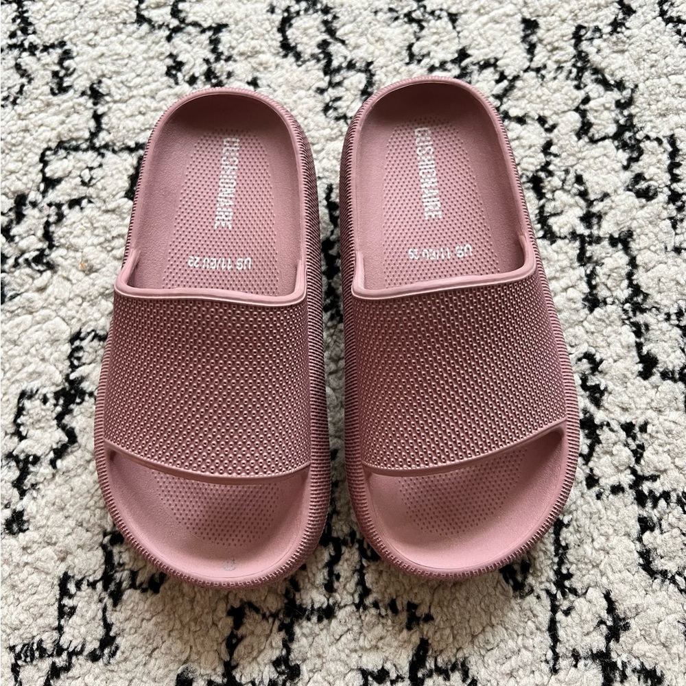 NWOT PINK GIRL SANDALS size 11